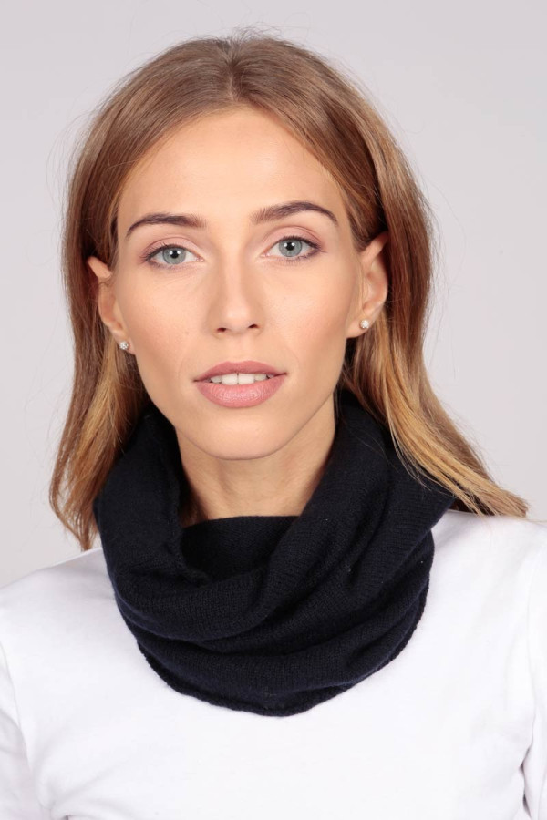 Cashmere snood in navy blue