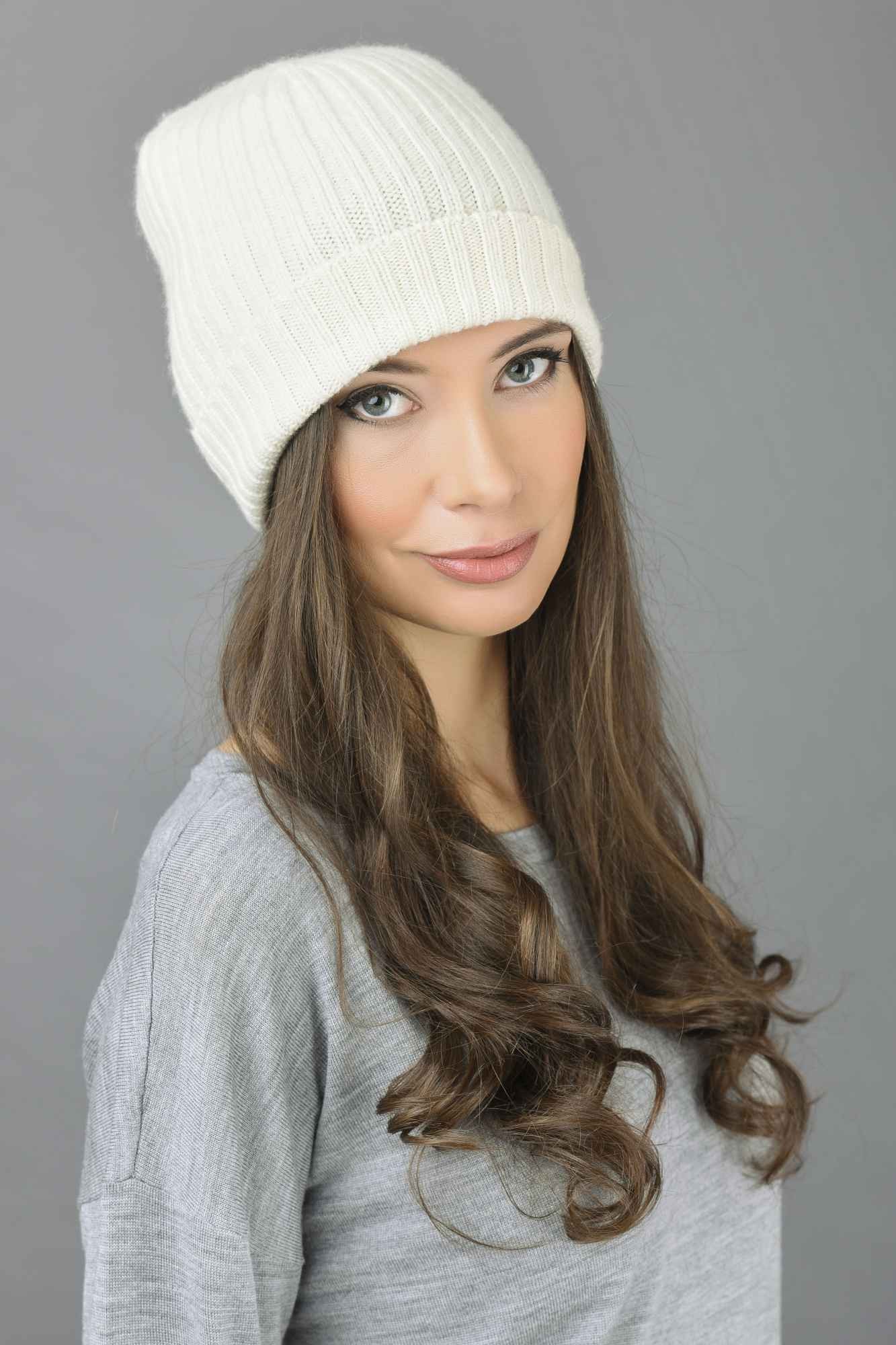 Pure Cashmere Fisherman Ribbed Beanie Hat in Cream White 3
