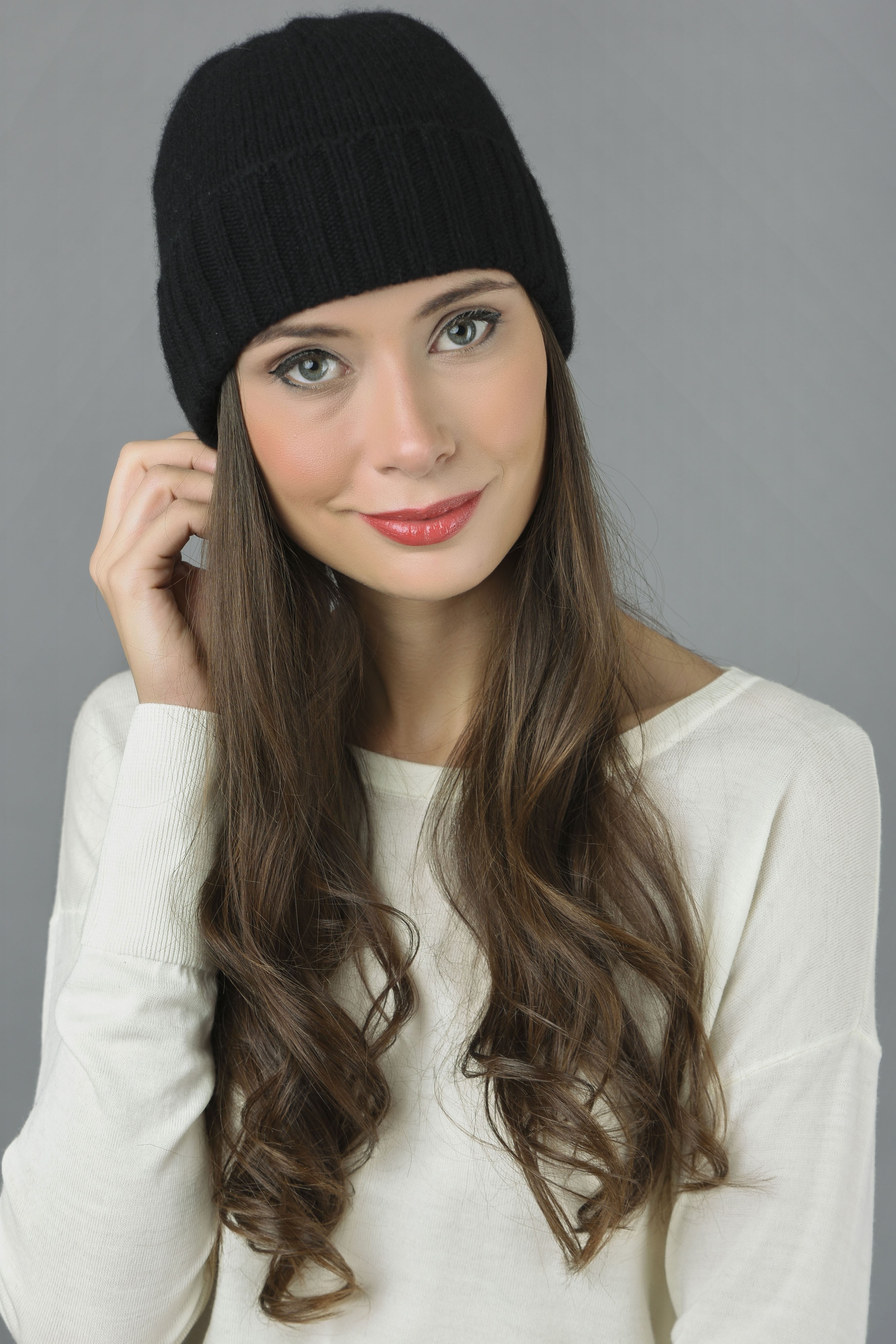 Pure Cashmere Plain and Ribbed Knitted Beanie Hat in Black 3