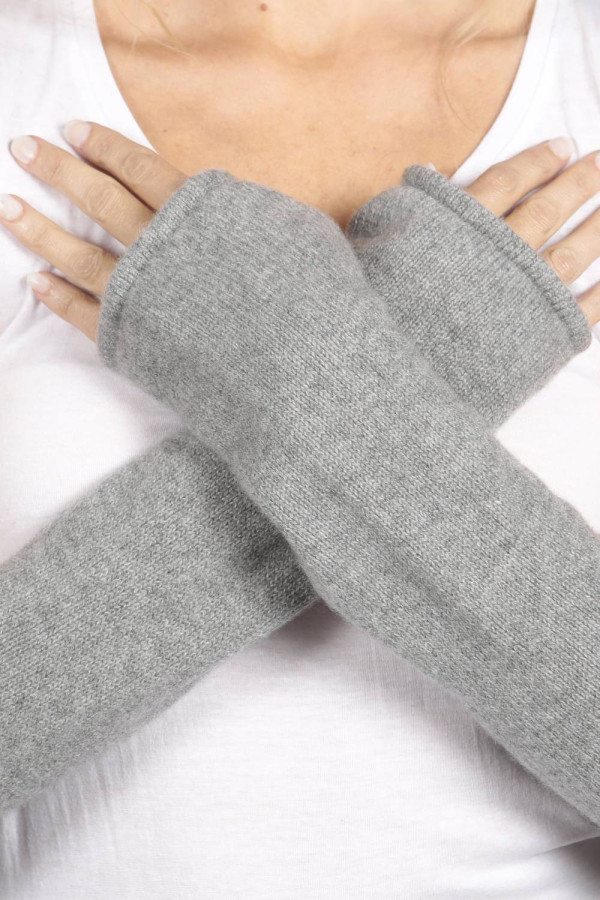 Longs gants / chauffe-poignet sans doigts pur cachemire en gris clair. Fabriqué en Italie