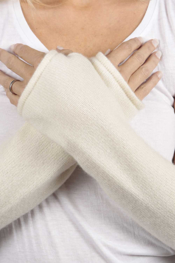 Longs gants / chauffe-poignet sans doigts pur cachemire en crème blanc. Fabriqué en Italie