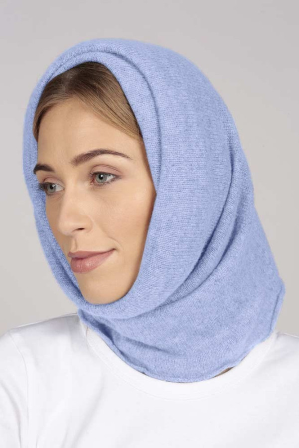 Cashmere snood in light blue 3
